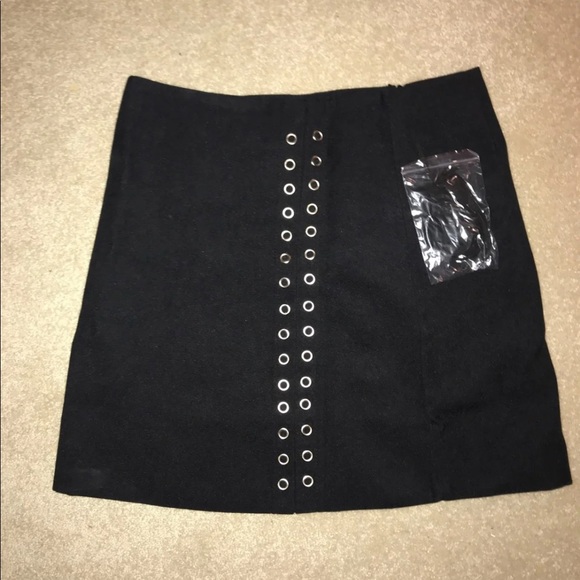 Lace front skirt - Picture 1 of 2